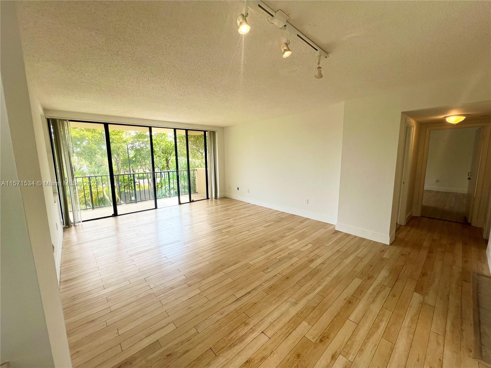 GREENWICH PH I CONDO - Residential
