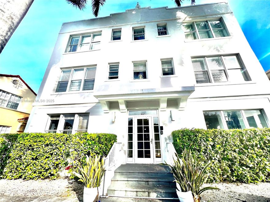 This prime location in the heart of  South Beach and a classic Art Deco style, offers an ideal location to enjoy everything the Beach has to offer . Whether you envision it as your dream home or a savvy investment, this property presents endless possibilities.Just steps away from world-renowned beaches, trendy cafes, boutiques, and Miami's nightlife hotspot.
Currently rented month to month $2500 please allow 24-48 hrs for showings.
Washer and dryer inside unit.