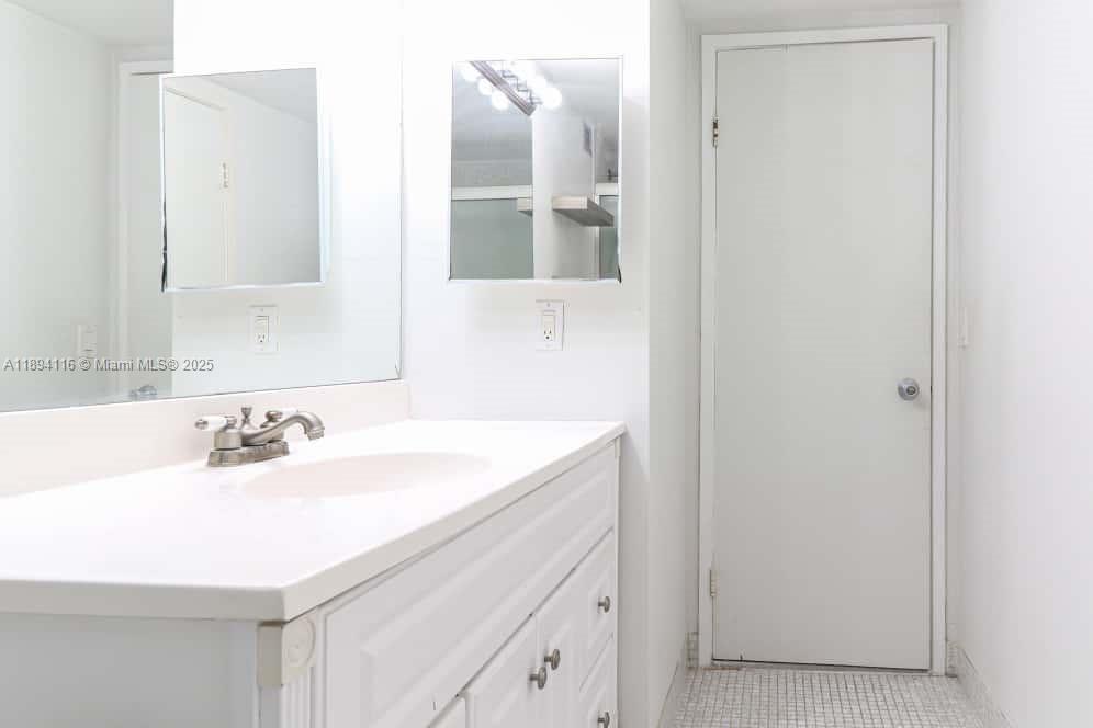 BUCKLEY TOWERS CONDO - EA - Residential Lease