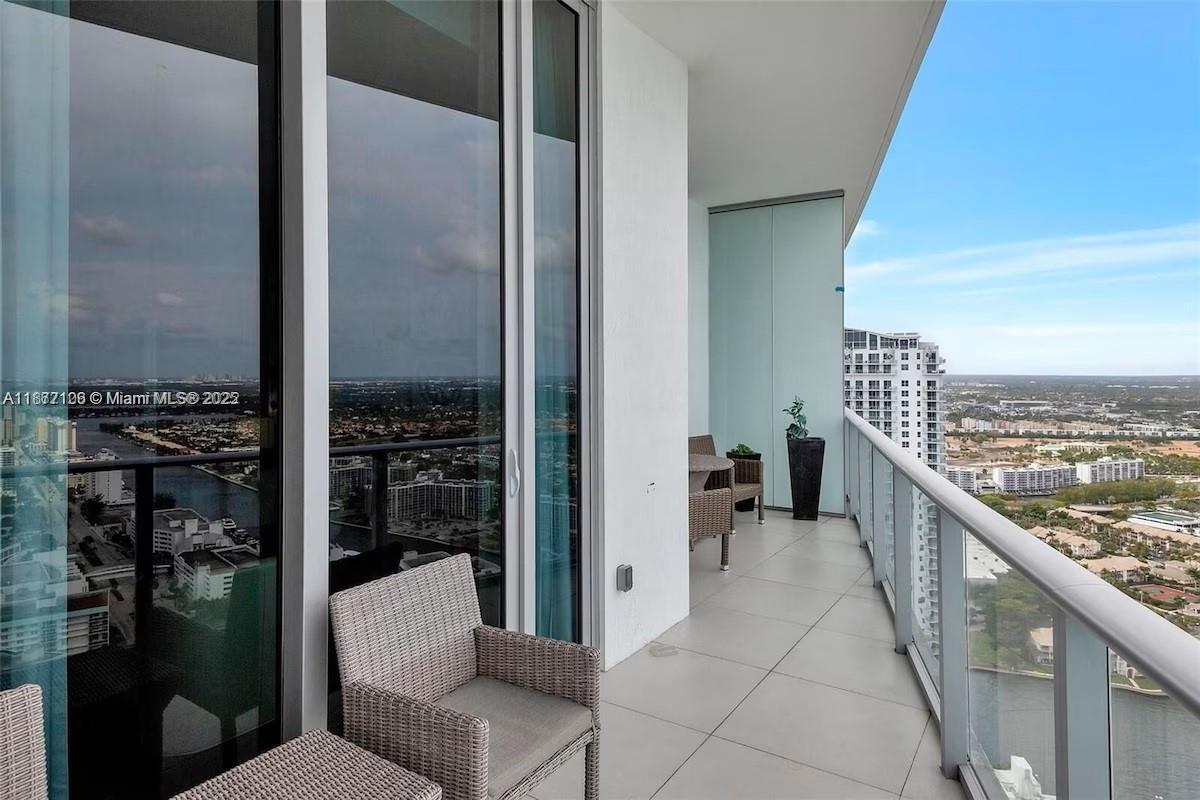 4111 S Ocean Dr PH4106