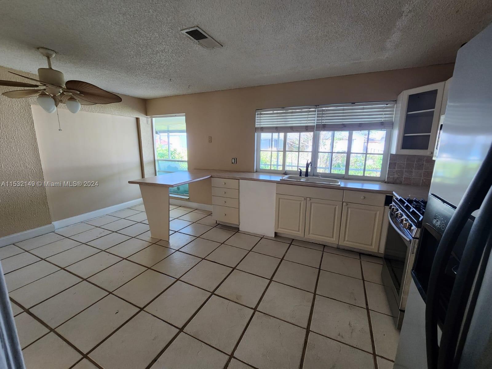 SUNRISE GOLF VILLAGE SEC - Residential