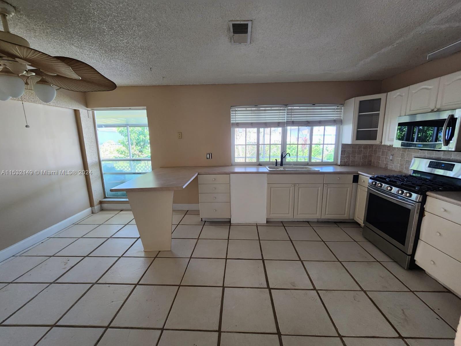 SUNRISE GOLF VILLAGE SEC - Residential