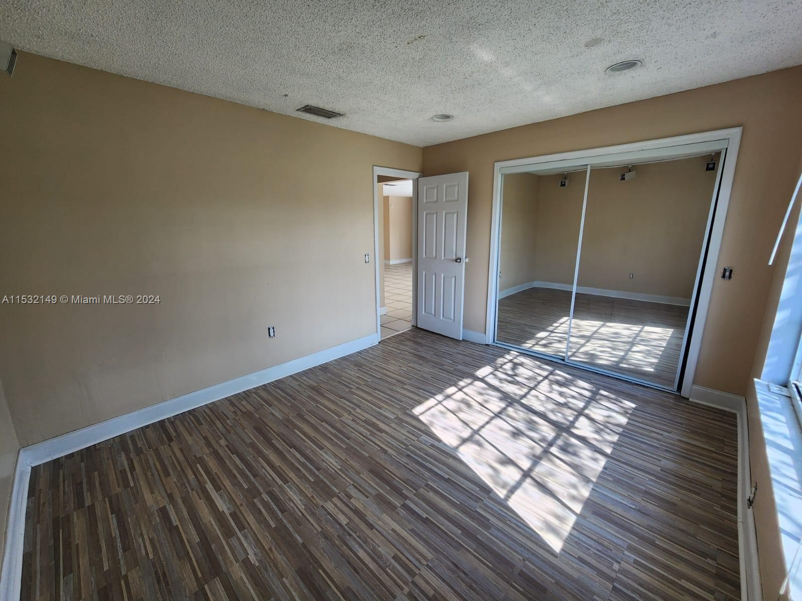 SUNRISE GOLF VILLAGE SEC - Residential