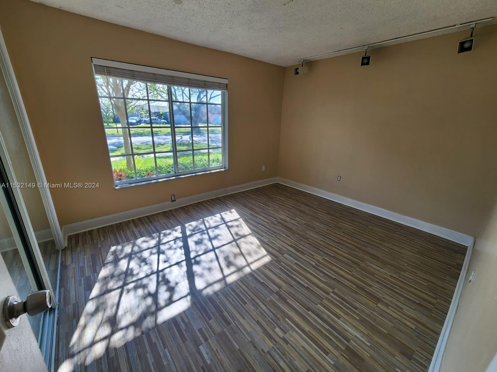 SUNRISE GOLF VILLAGE SEC - Residential