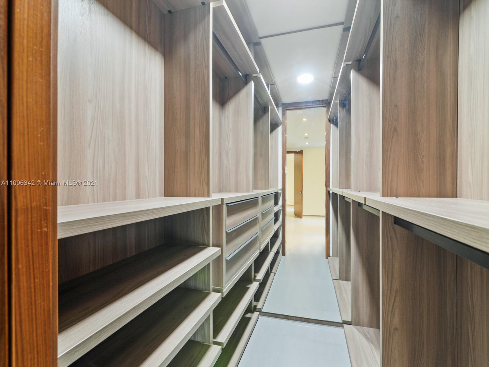 MIAMI LAKES - LOCH LOMOND - Residential