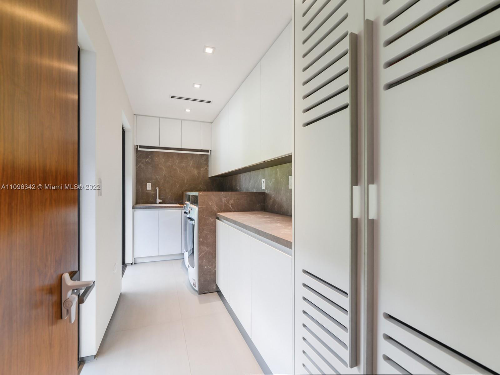 MIAMI LAKES - LOCH LOMOND - Residential