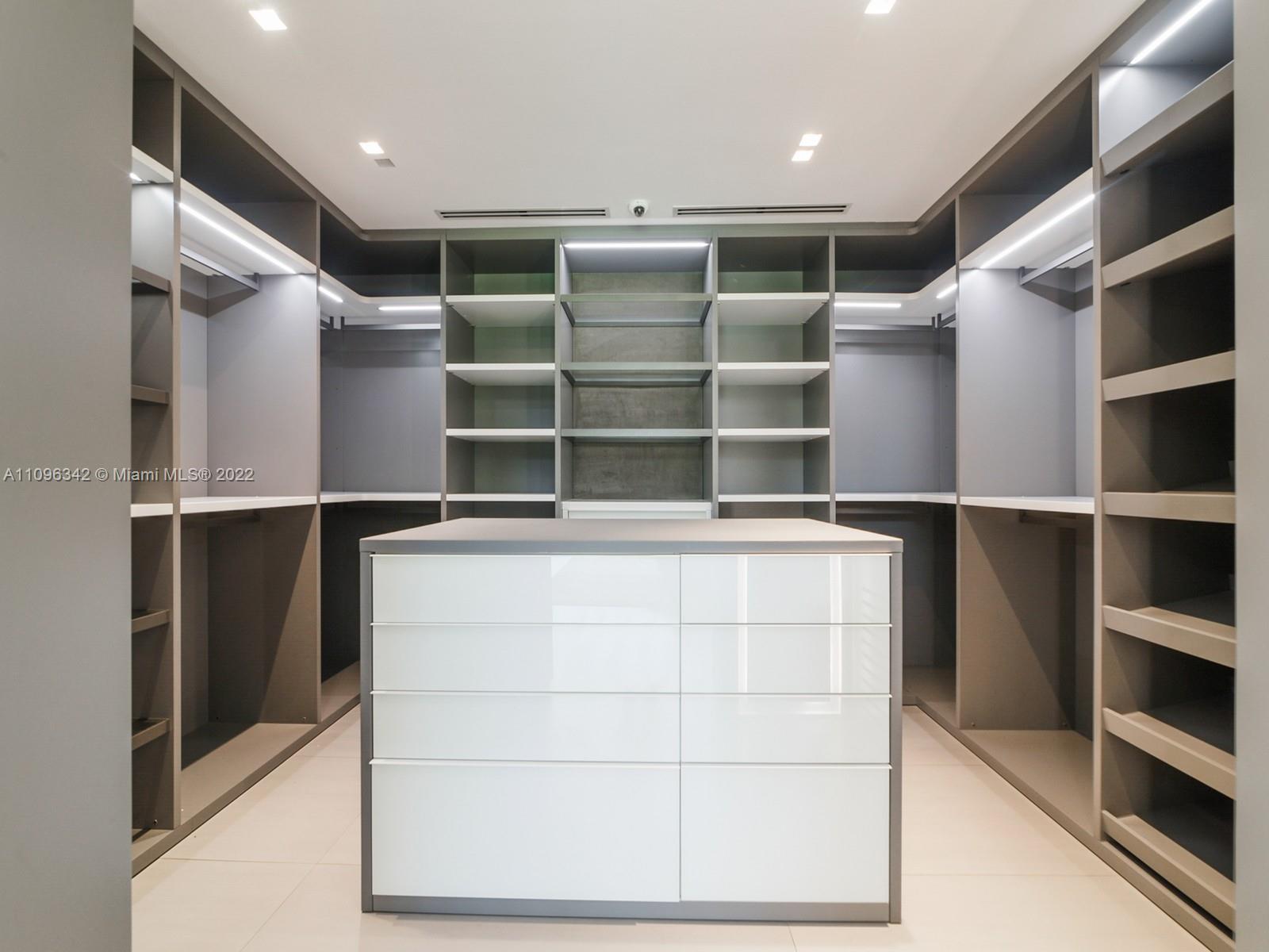 MIAMI LAKES - LOCH LOMOND - Residential