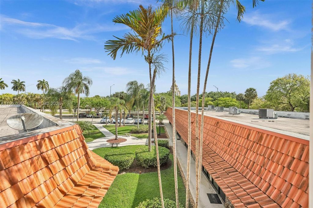 Photo of 201 N University Dr #17A, Plantation, FL 33324 (MLS # A11992484)