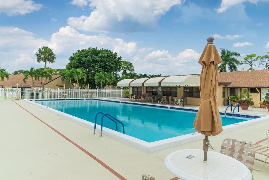 READY TO MOVE IN!! Beautiful and spacious 2/2 apartment. Plenty of natural light. Located in a quiet and peaceful 55+ community. Laundry inside the unit. Ammenities include a pool, tennis court, club house and more.