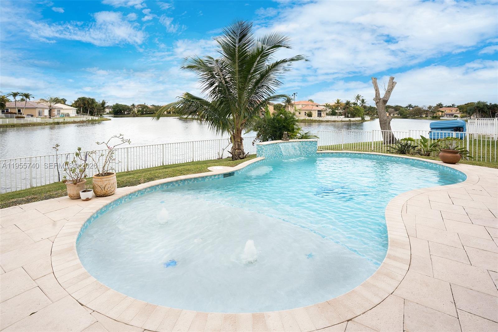 POD 10 AT MONARCH LAKES - Residential