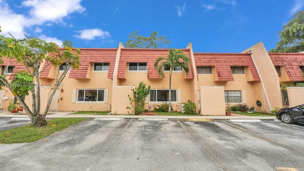 Photo of 6 Spinning Wheel Ln, Tamarac, FL 33319 (MLS # A11945578)