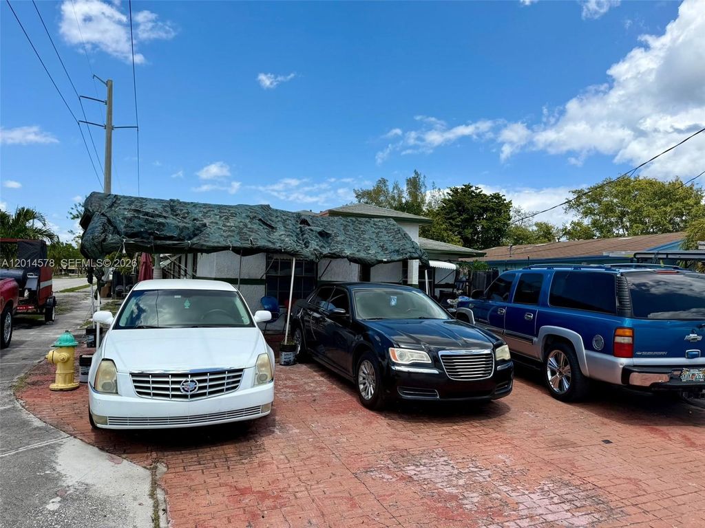 Photo of 141 SW 2nd St, Deerfield Beach, FL 33441 (MLS # A12014578)