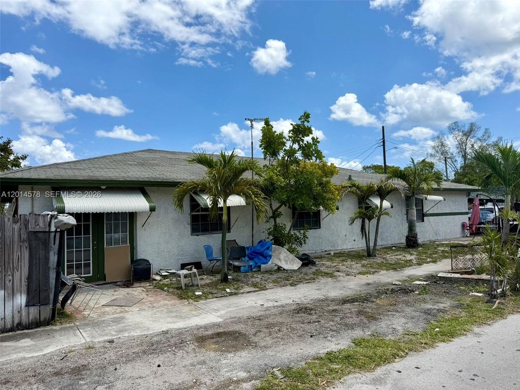 Photo of 141 SW 2nd St, Deerfield Beach, FL 33441 (MLS # A12014578)
