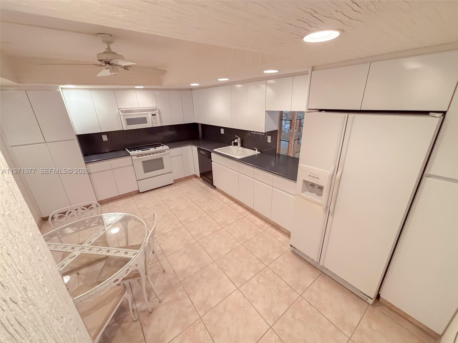 OLYMPUS CONDO PHASE - Residential