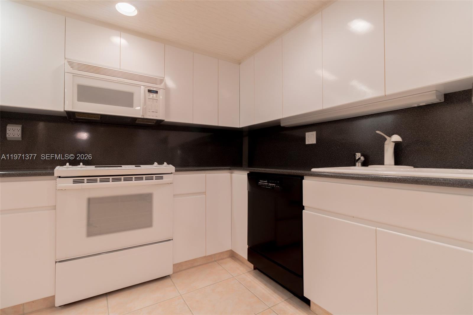 OLYMPUS CONDO PHASE - Residential