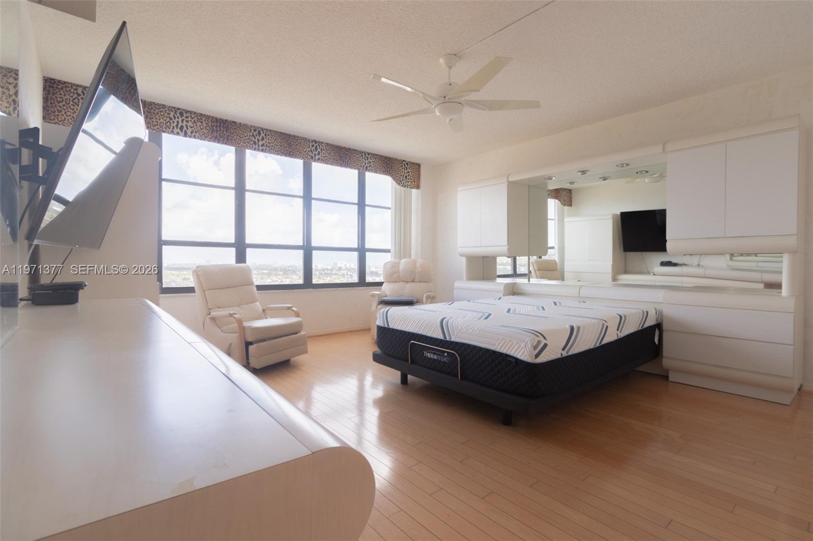 OLYMPUS CONDO PHASE - Residential