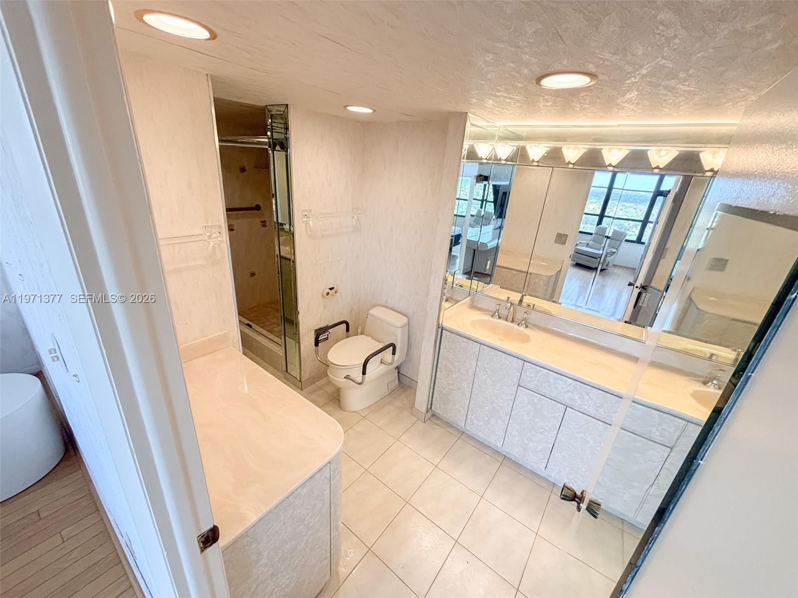 OLYMPUS CONDO PHASE - Residential