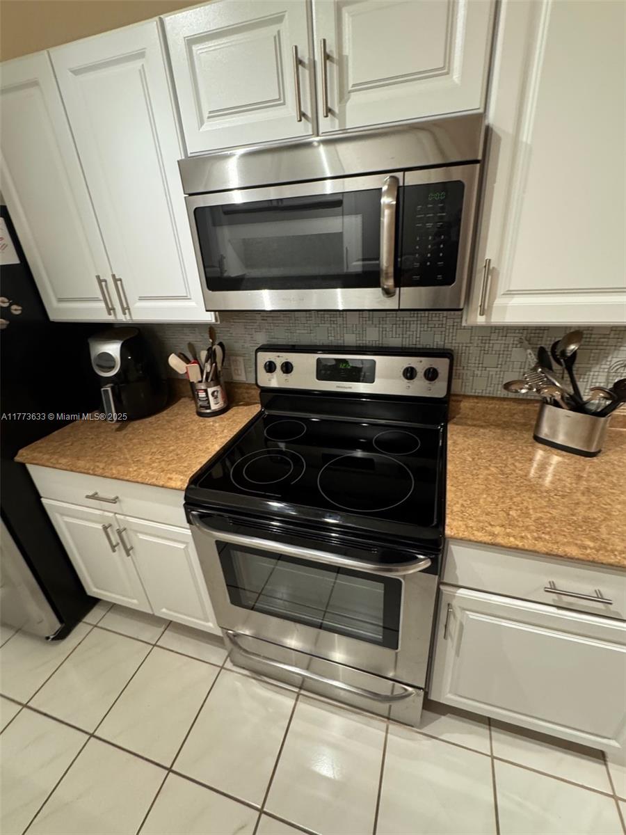 HILLCREST EAST NO 23 COND - Residential