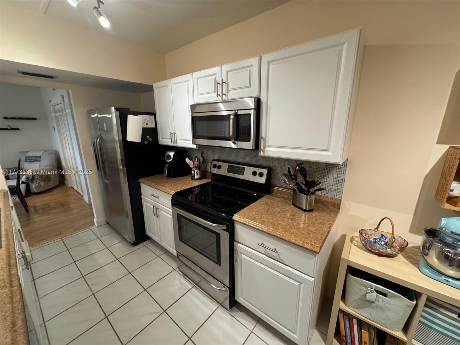 Property for Sale at 4330 Hillcrest Dr 304, Hollywood, Broward County, Florida - Bedrooms: 1 
Bathrooms: 2  - $198,500