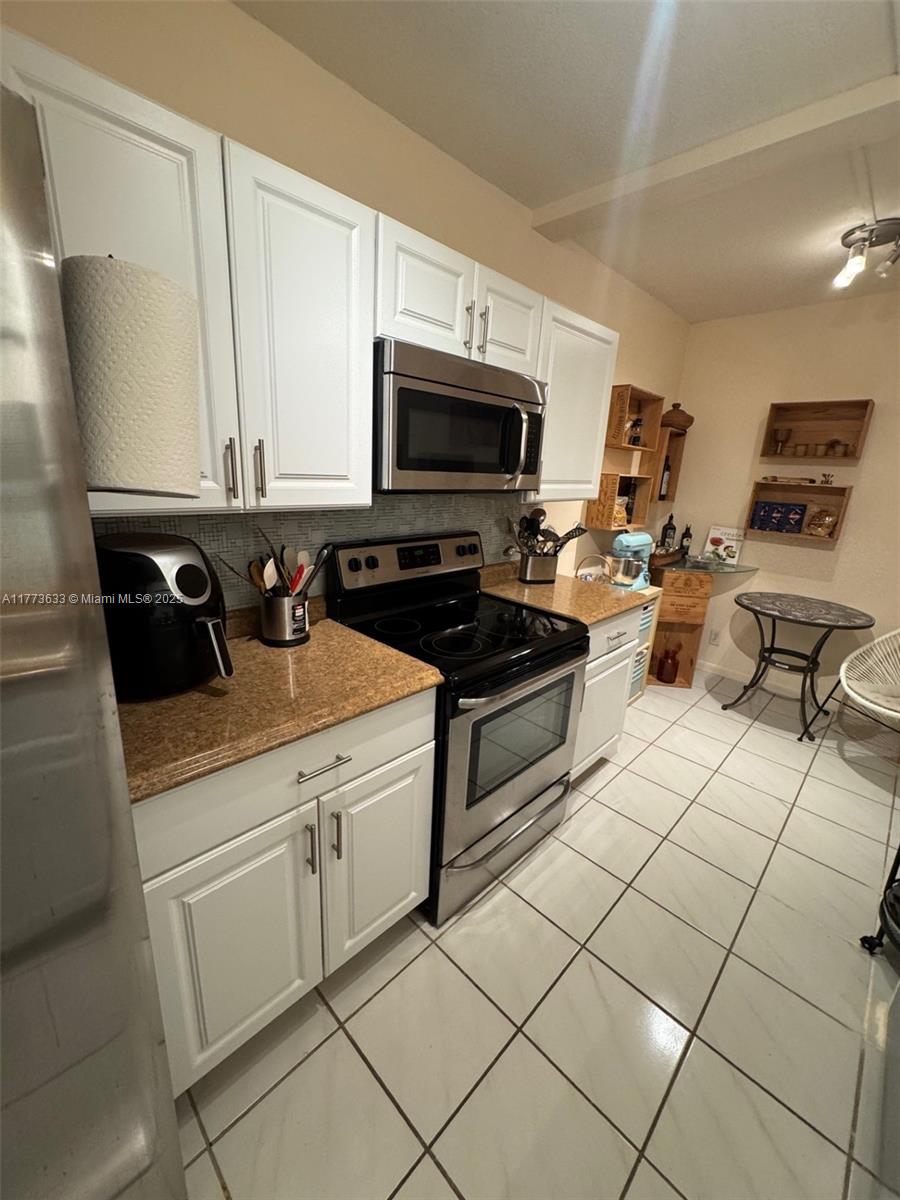4330 Hillcrest Dr 304