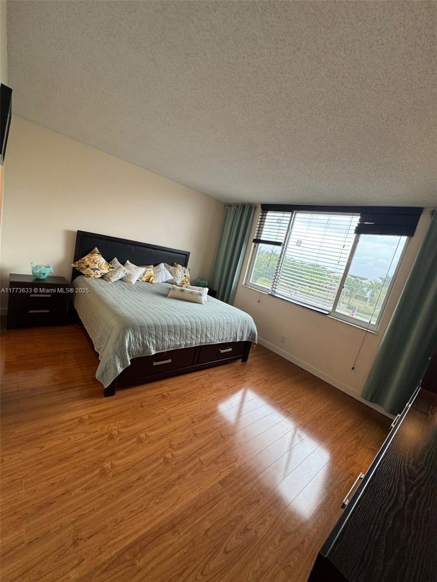 HILLCREST EAST NO 23 COND - Residential