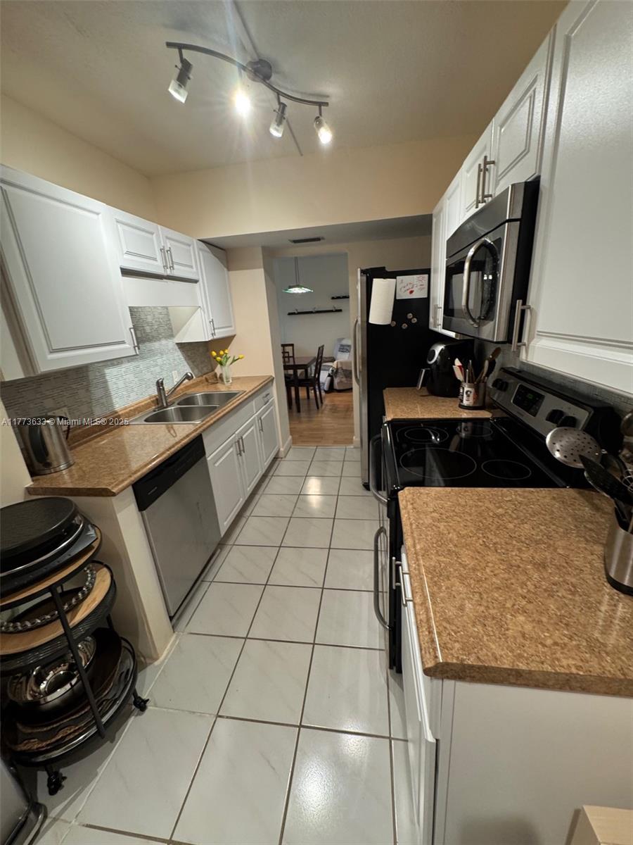 4330 Hillcrest Dr 304