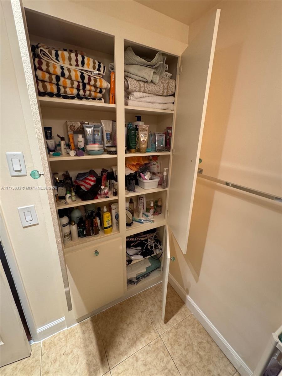 HILLCREST EAST NO 23 COND - Residential