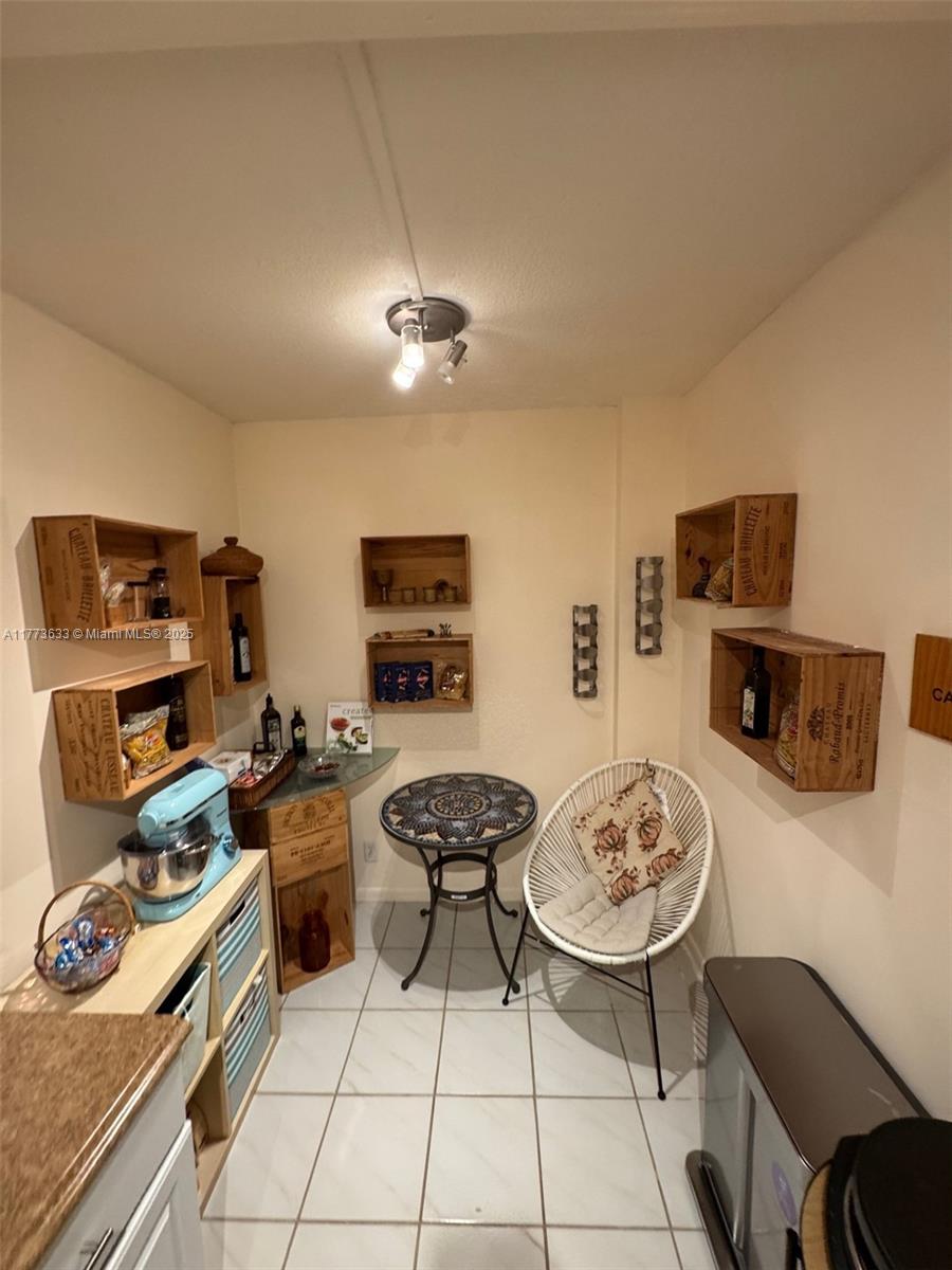 HILLCREST EAST NO 23 COND - Residential