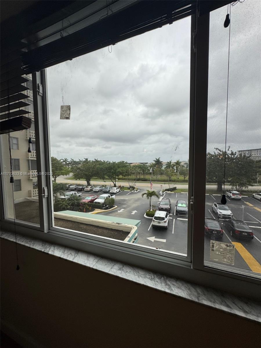 HILLCREST EAST NO 23 COND - Residential