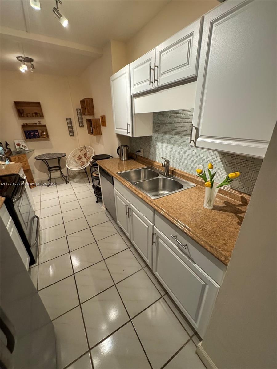 4330 Hillcrest Dr 304