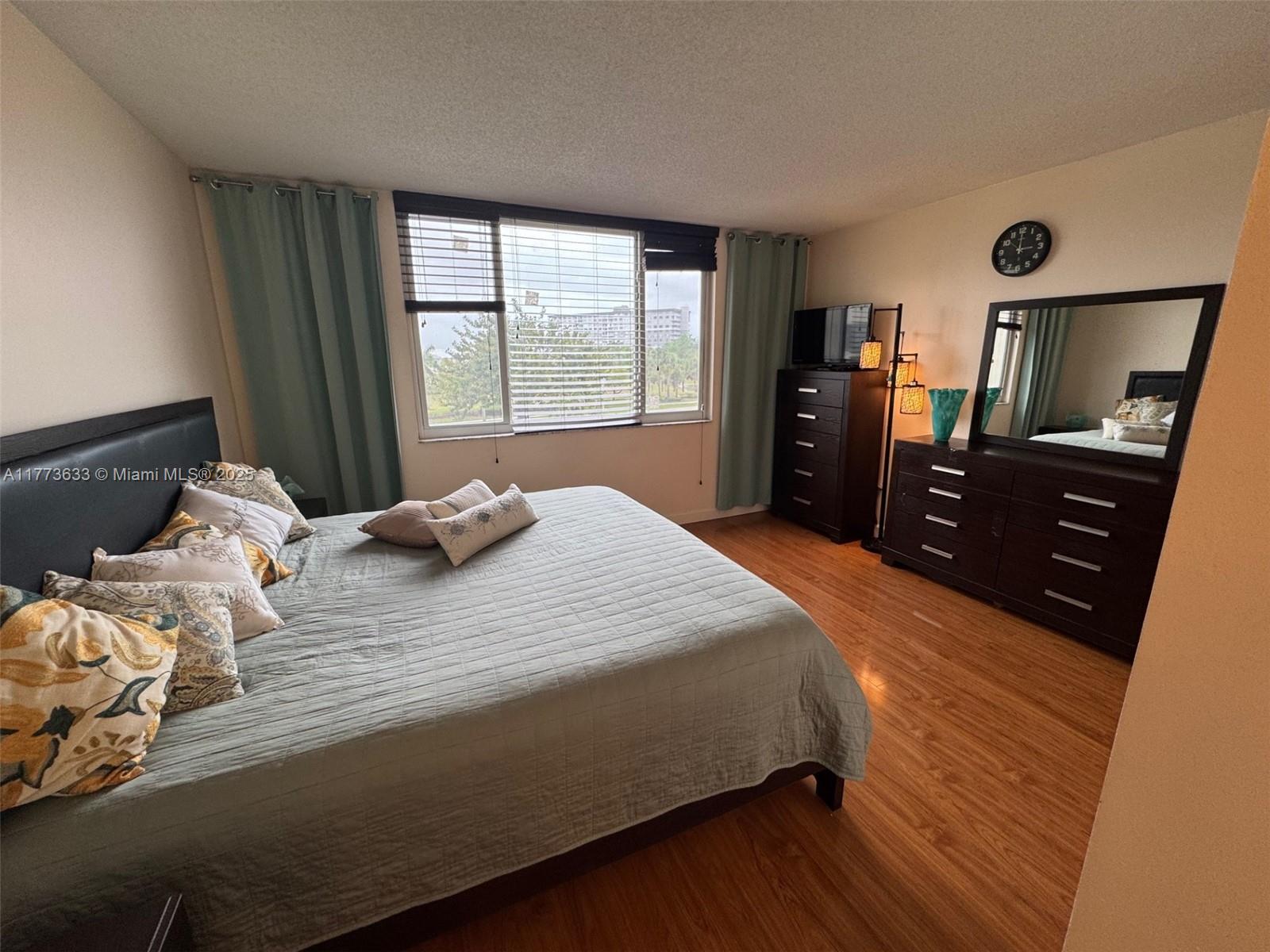 HILLCREST EAST NO 23 COND - Residential