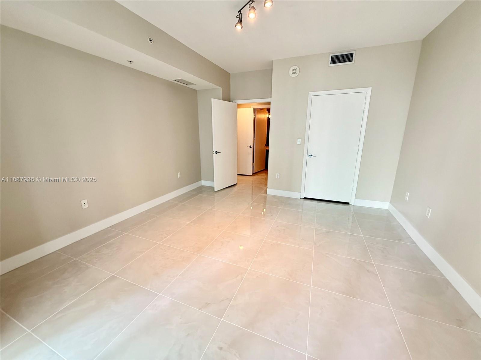 VIZCAYNE SOUTH CONDO - Residential Lease
