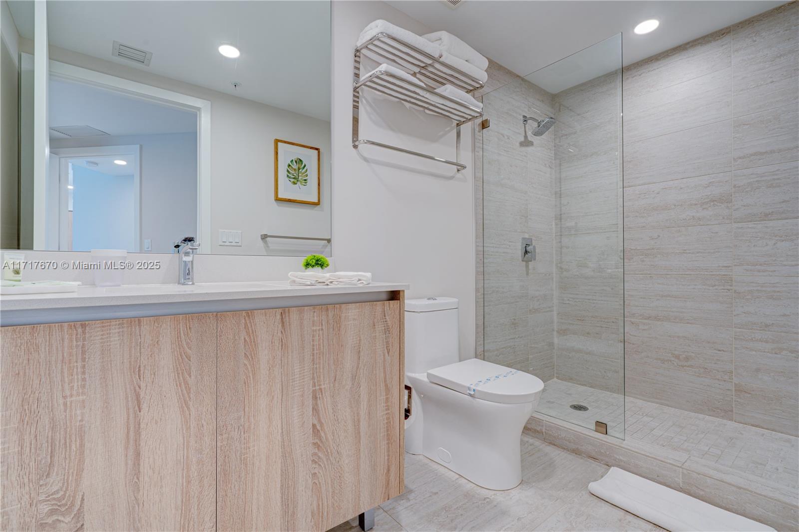 QUADRO CONDO - Residential