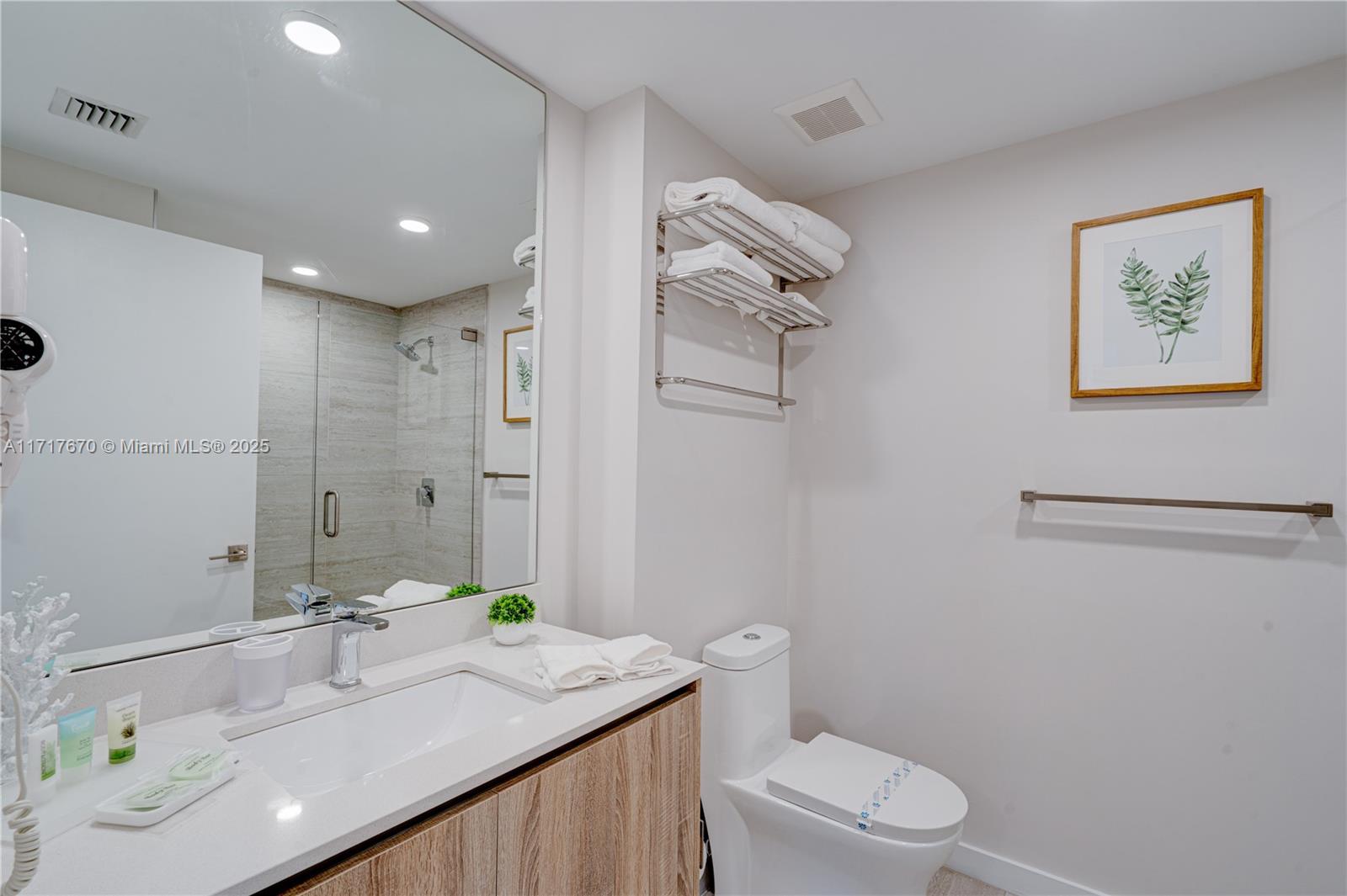 QUADRO CONDO - Residential