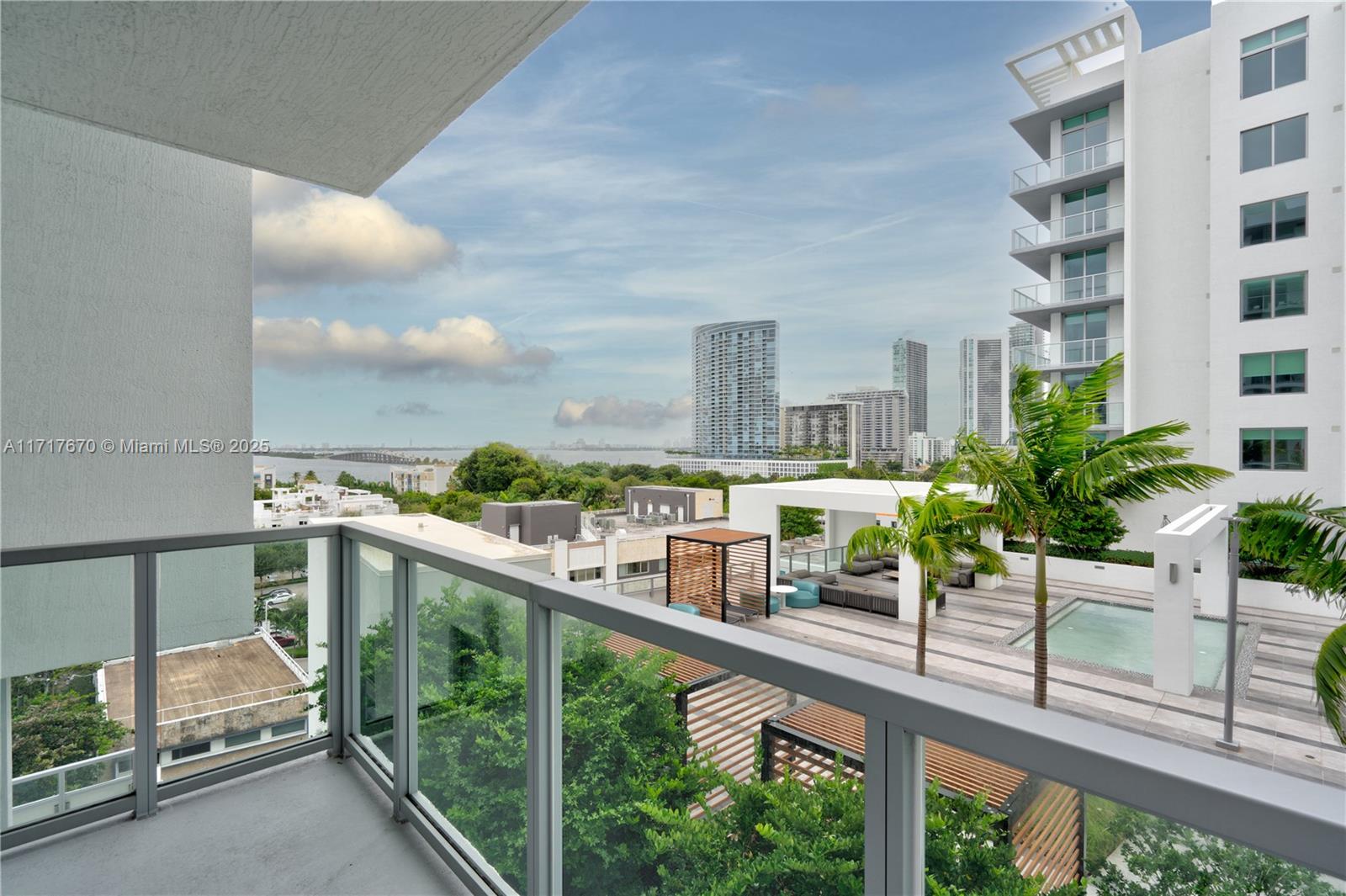 QUADRO CONDO - Residential