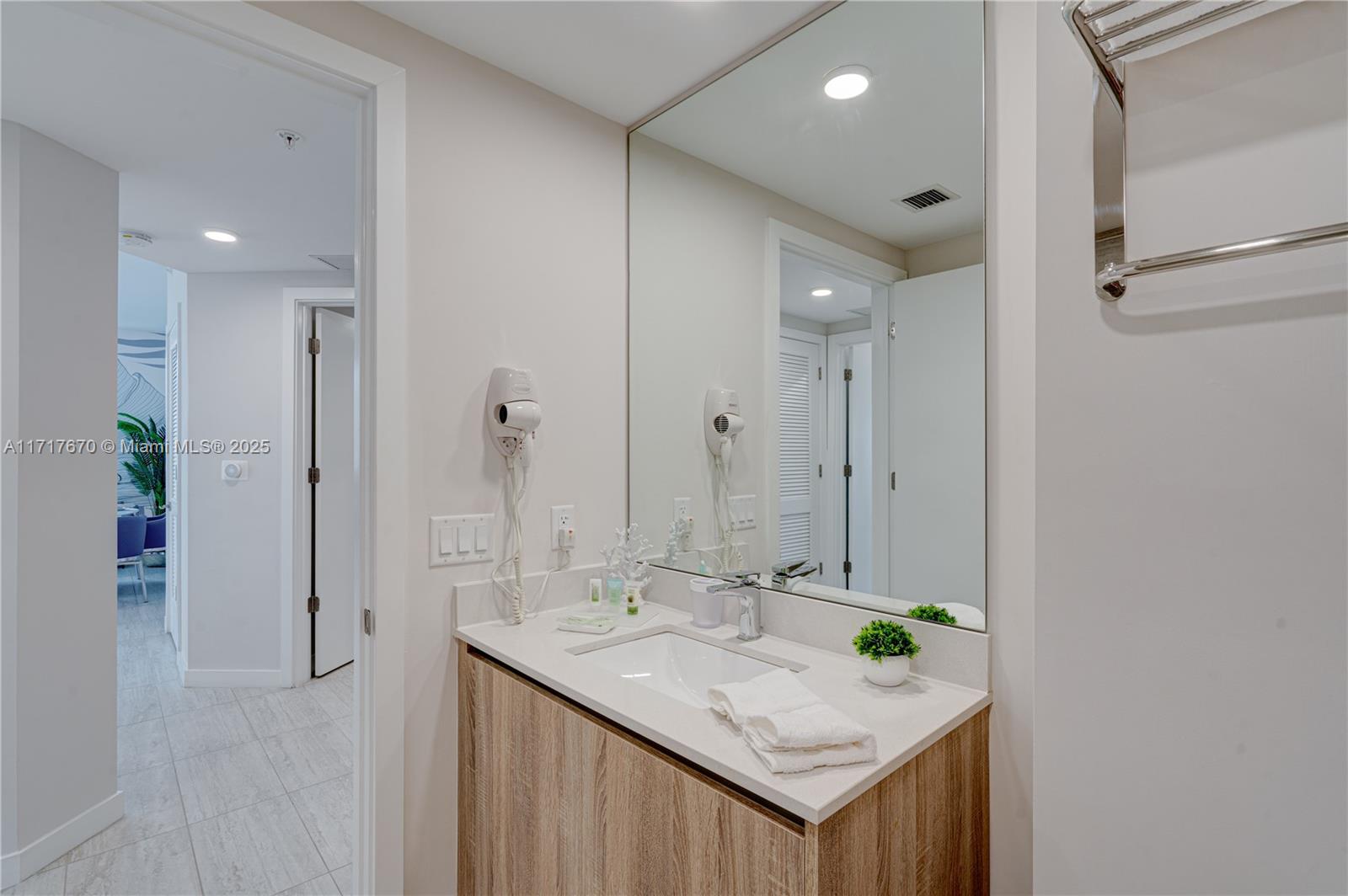 QUADRO CONDO - Residential