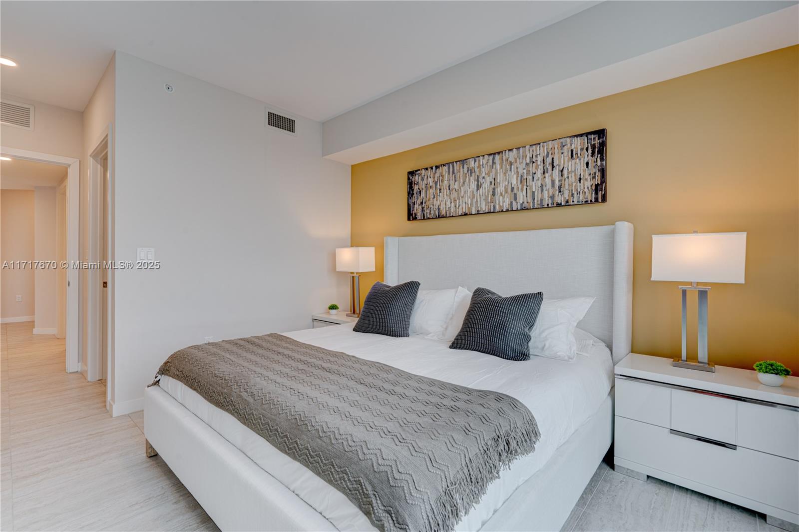 QUADRO CONDO - Residential