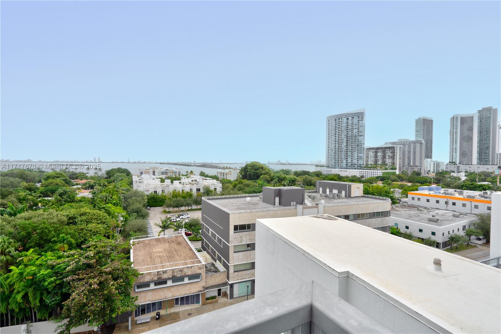 QUADRO CONDO - Residential