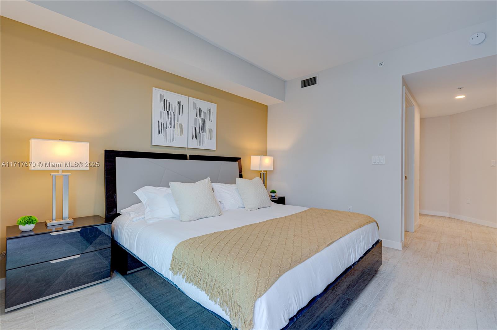 QUADRO CONDO - Residential