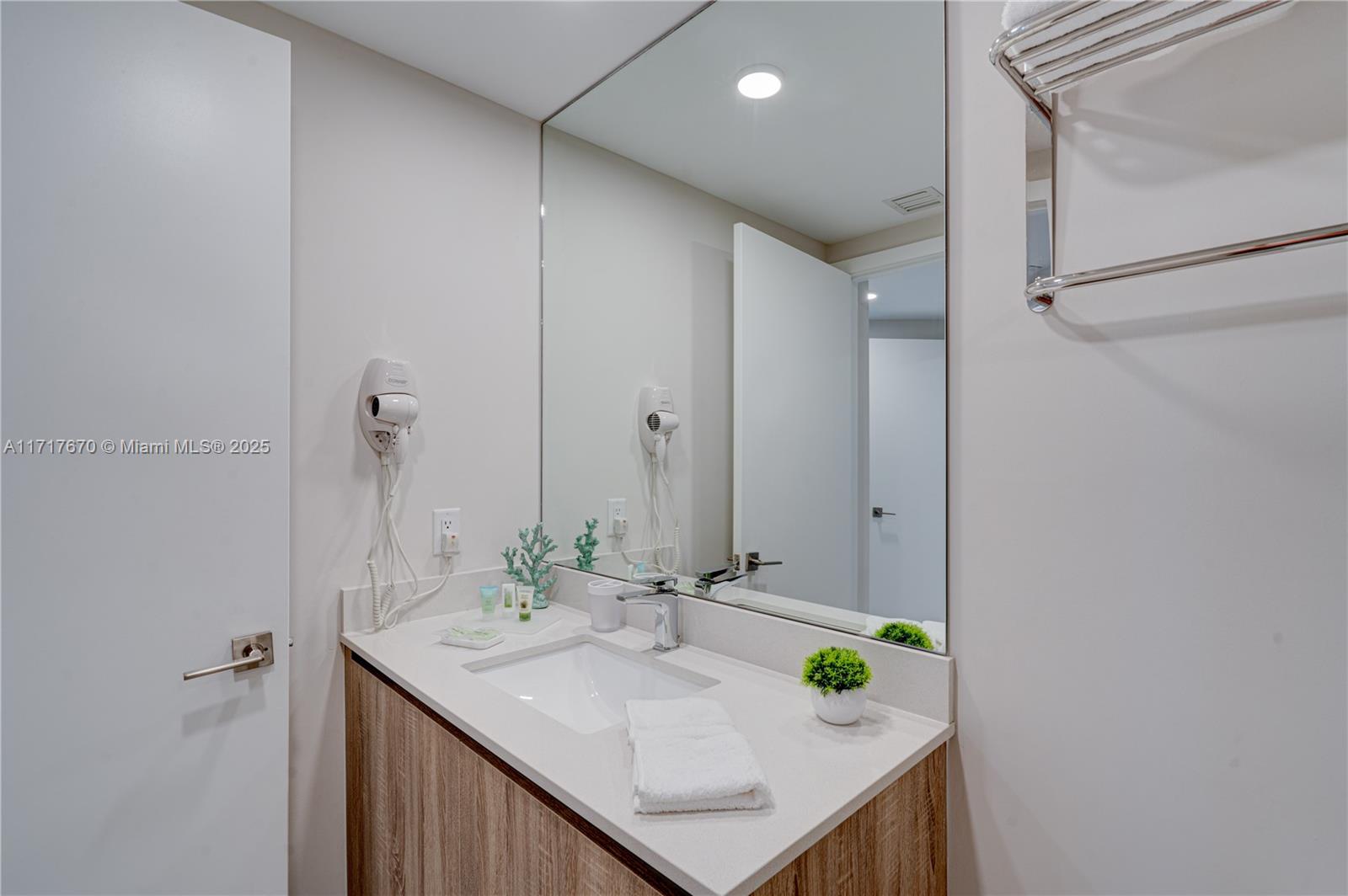 QUADRO CONDO - Residential