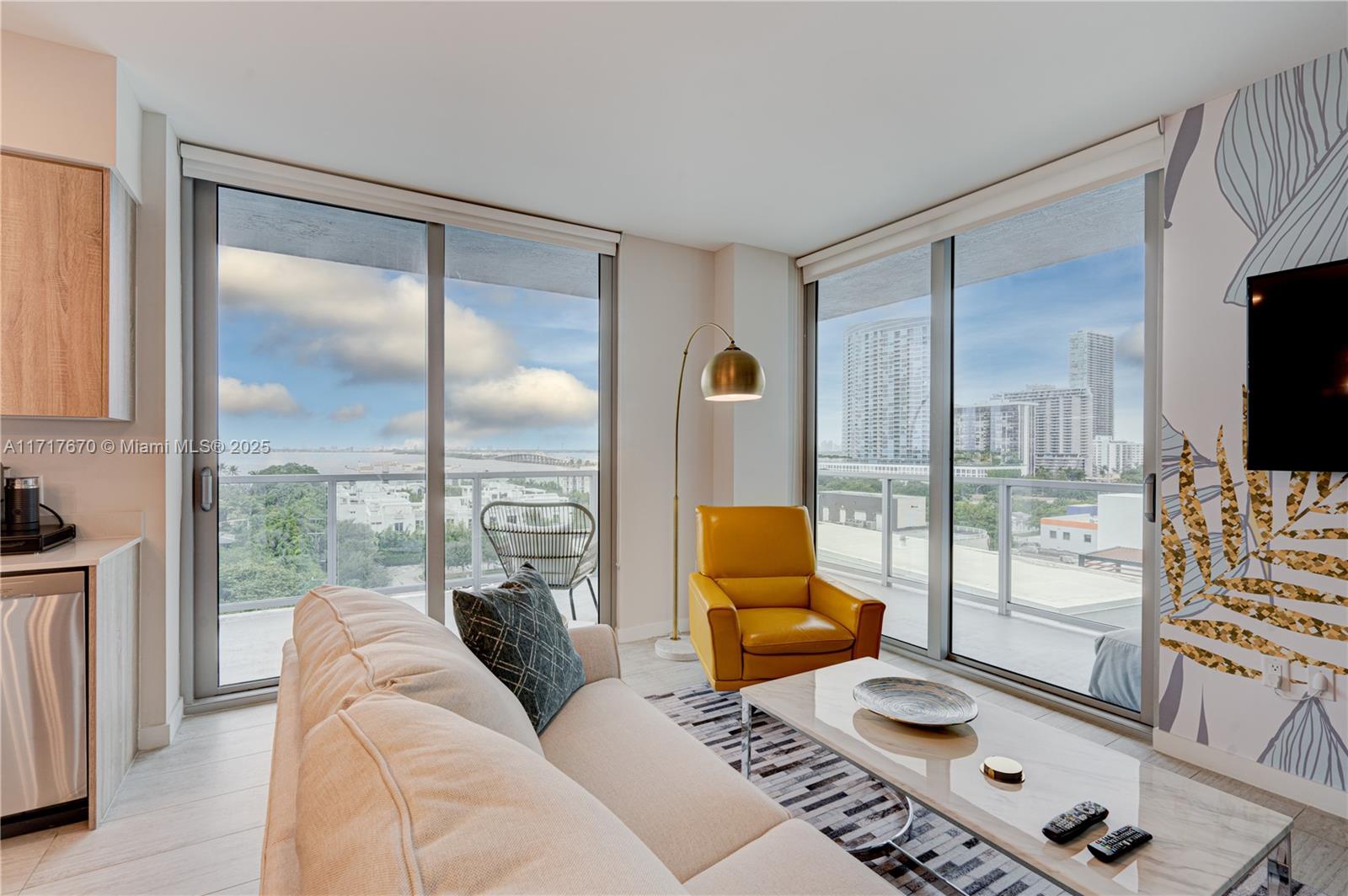 QUADRO CONDO - Residential