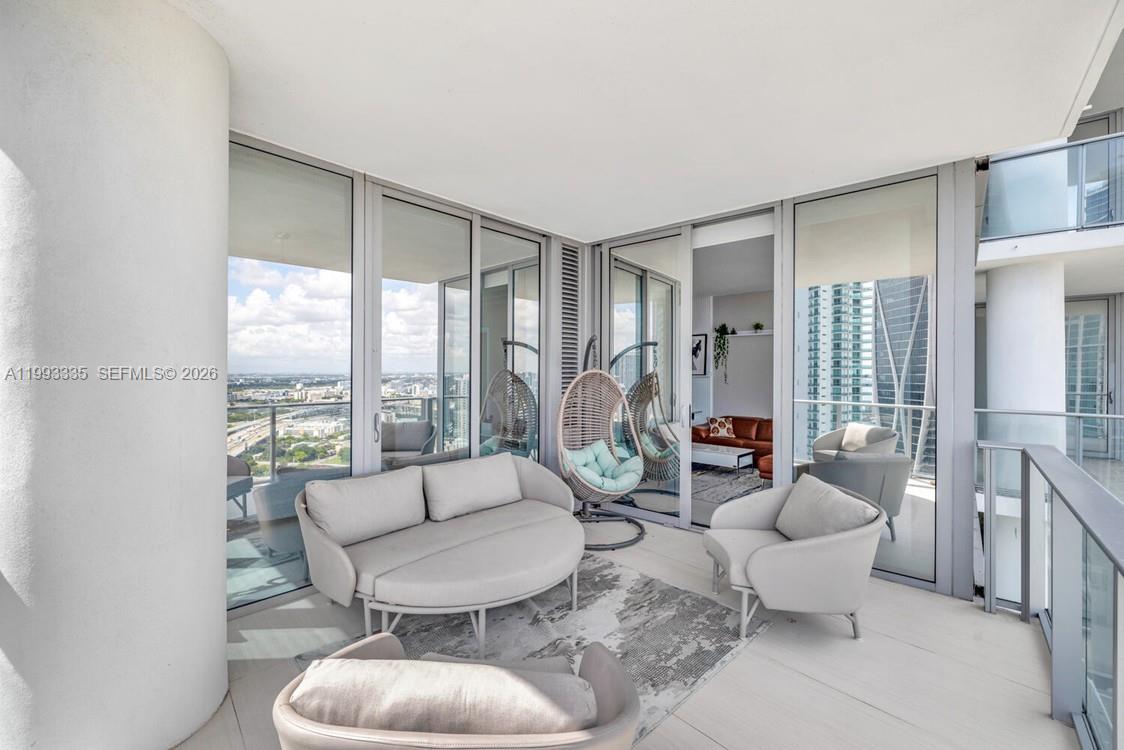 PARAMOUNT MIAMI WORLDCENT - Residential