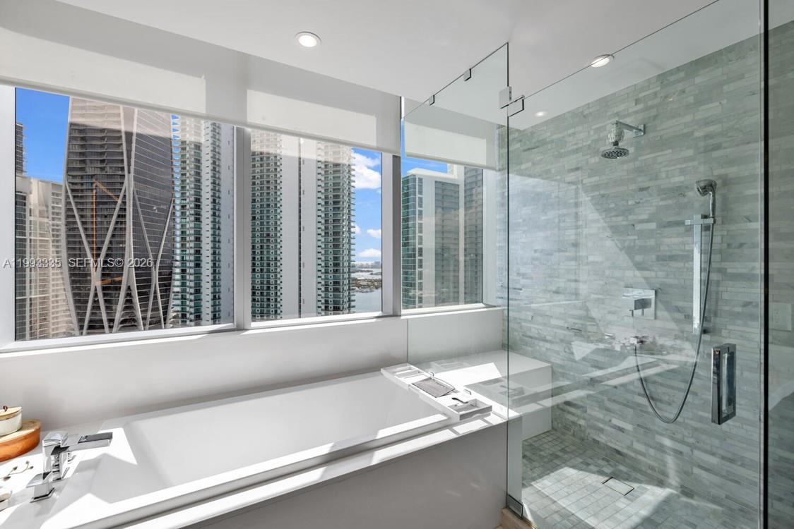 PARAMOUNT MIAMI WORLDCENT - Residential