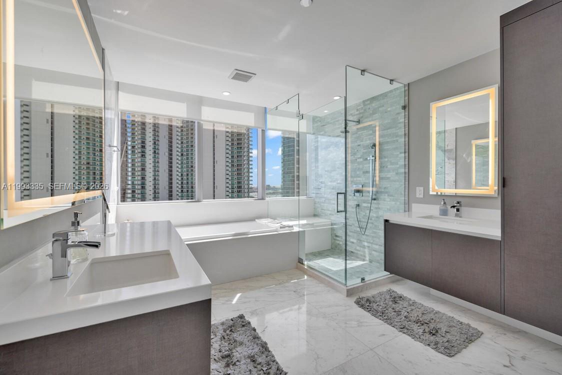 PARAMOUNT MIAMI WORLDCENT - Residential