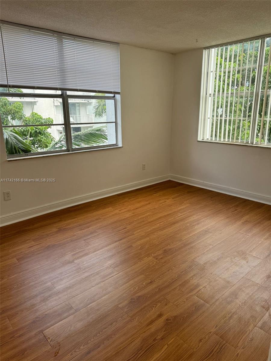 MONTECARLO CONDO - Residential