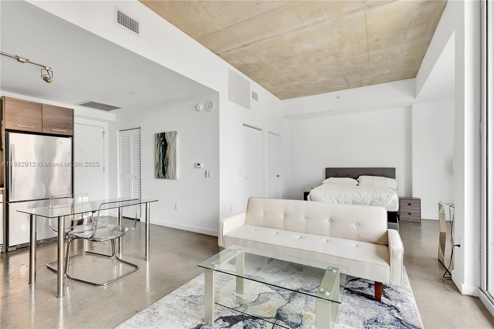 CENTRO CONDO - Residential Lease