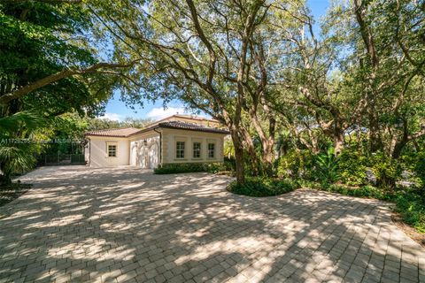 A home in Pinecrest