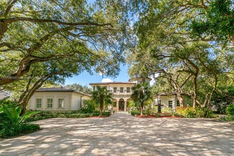 A home in Pinecrest