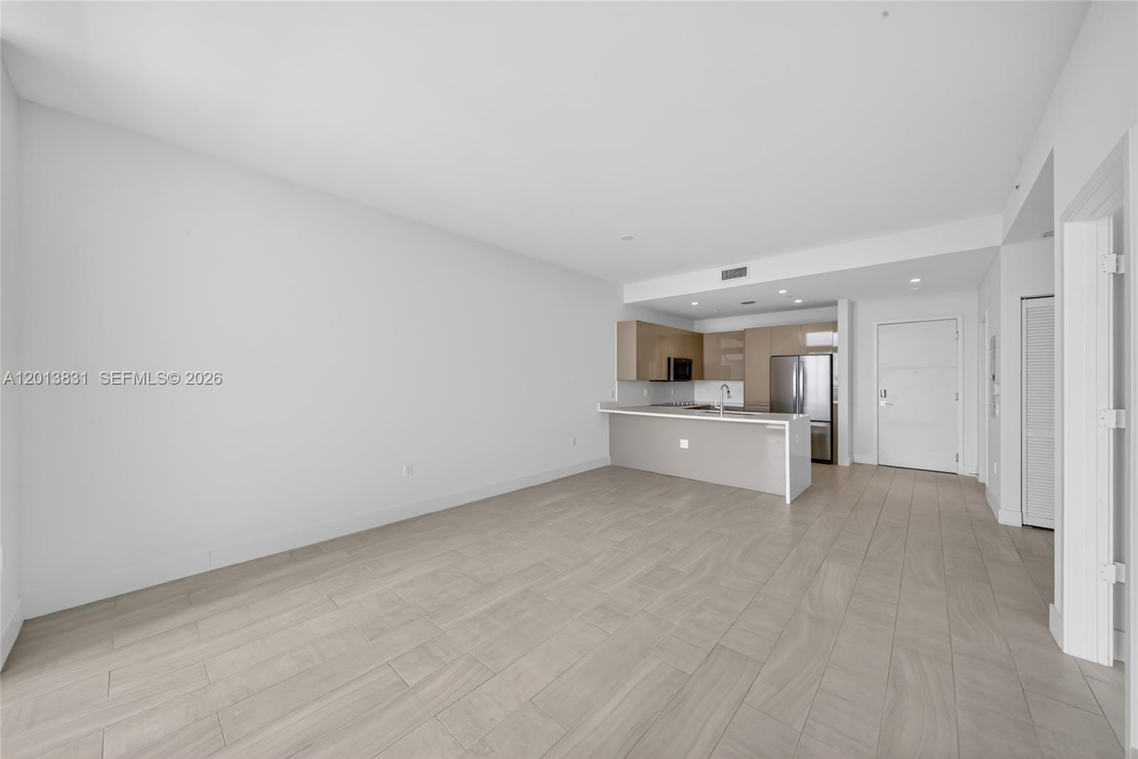 METROPICA NORTH TOWER ONE - Residential