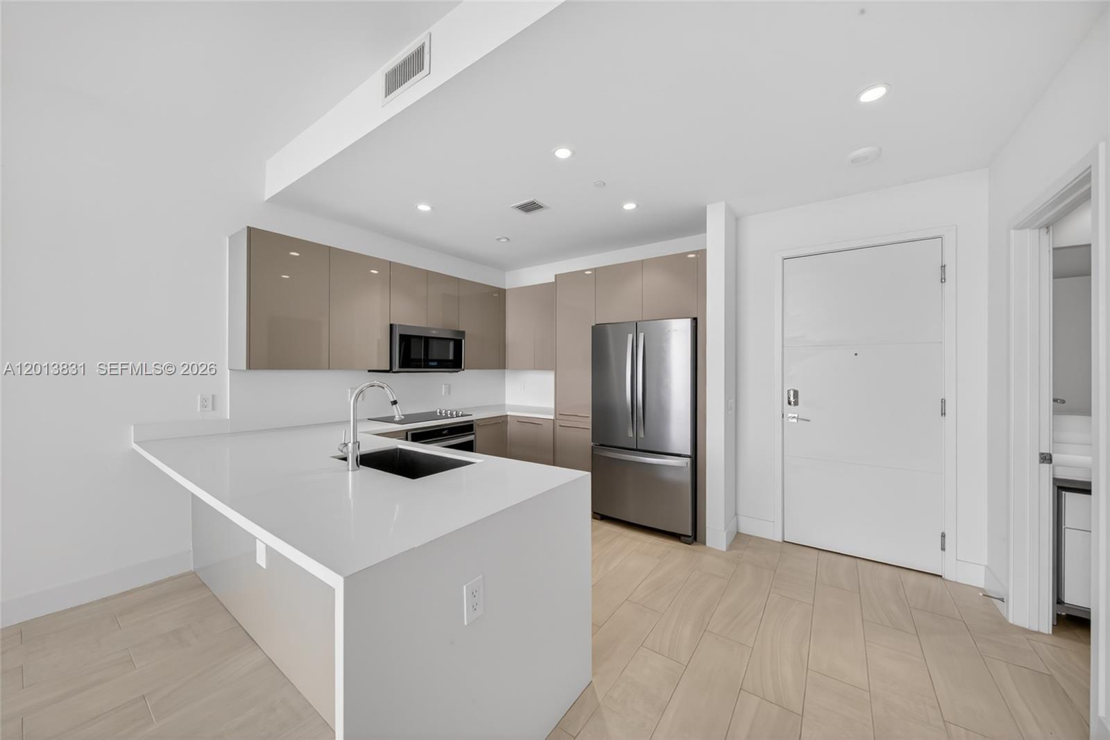 METROPICA NORTH TOWER ONE - Residential